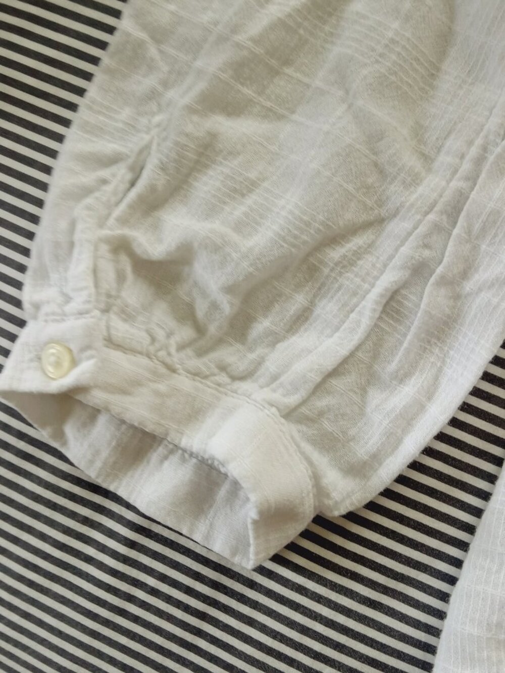 Old Navy “The Tunic Shirt” Split-Neck Dobby Windowpane Shirt. - Picture 4 of 4
